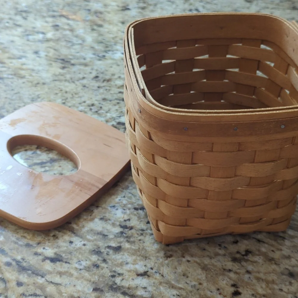 Longaberger Tissue Box With Lid - Picture 2 of 10